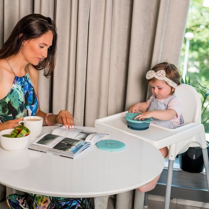 Lėkštė limpančiu dugnu ir dangteliu, užkandžiams, melsva