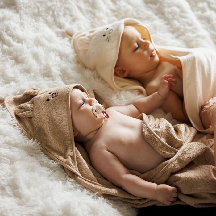 BabyOno rankšluostis su gobtuvu bambukinis 100x100 tamsiai kreminis 1553/06